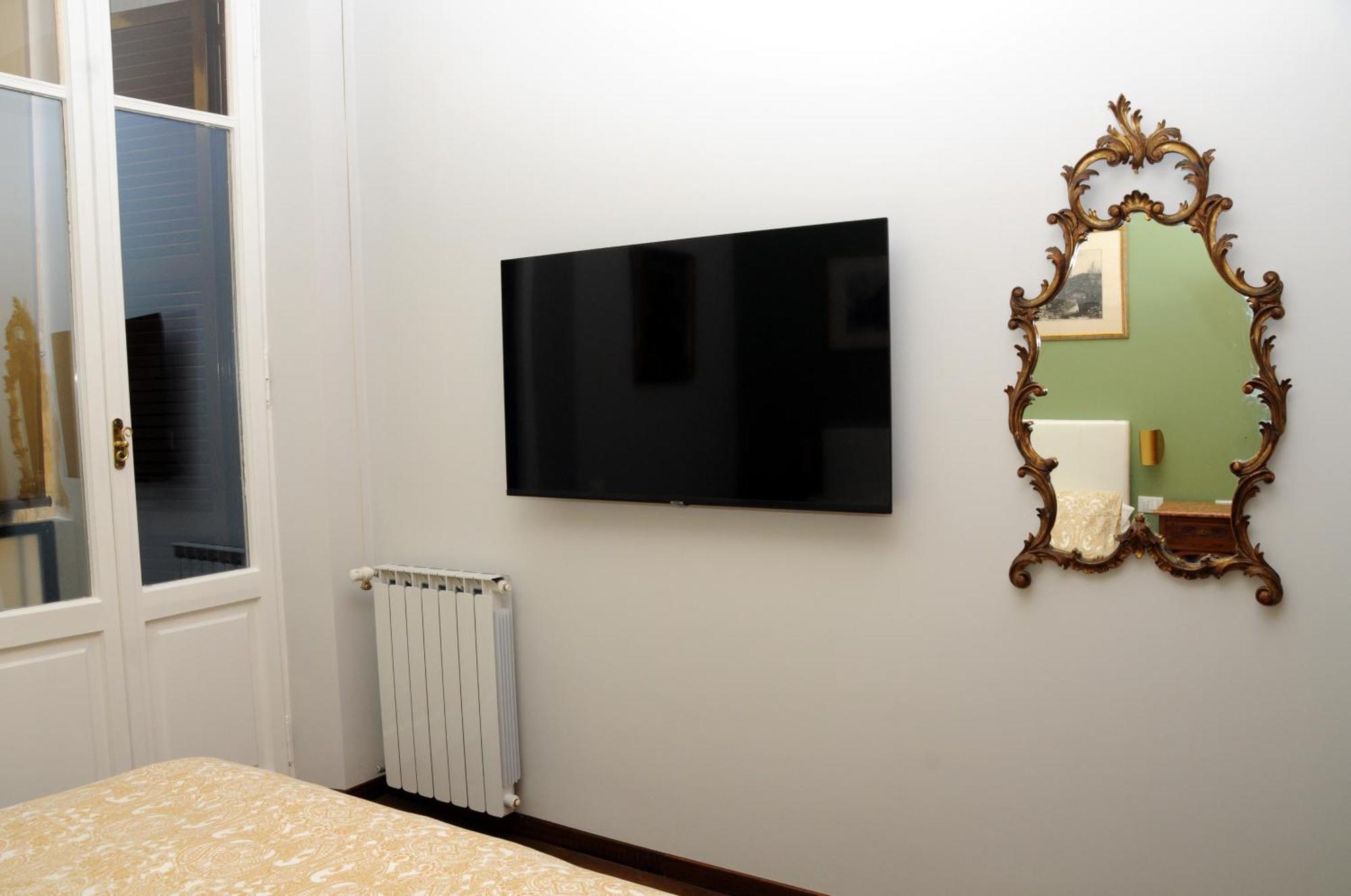A Casa Di Lu, Al Colosseo - Guest House โรม ภายนอก รูปภาพ