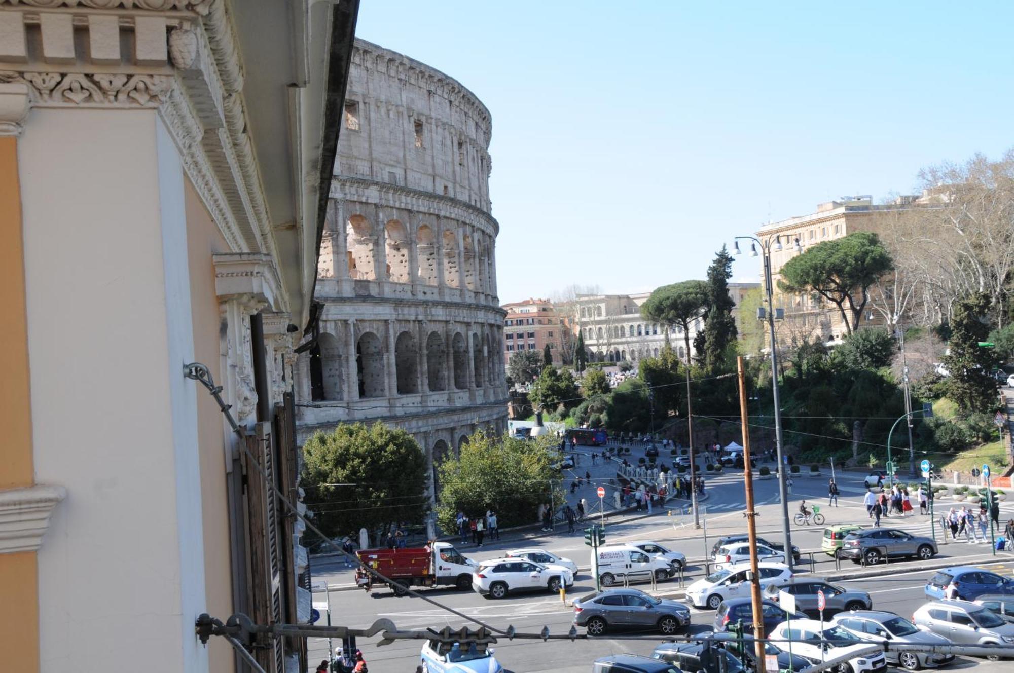 A Casa Di Lu, Al Colosseo - Guest House โรม ภายนอก รูปภาพ