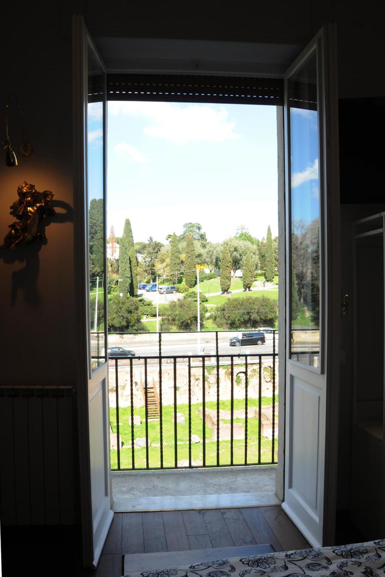 A Casa Di Lu, Al Colosseo - Guest House โรม ภายนอก รูปภาพ