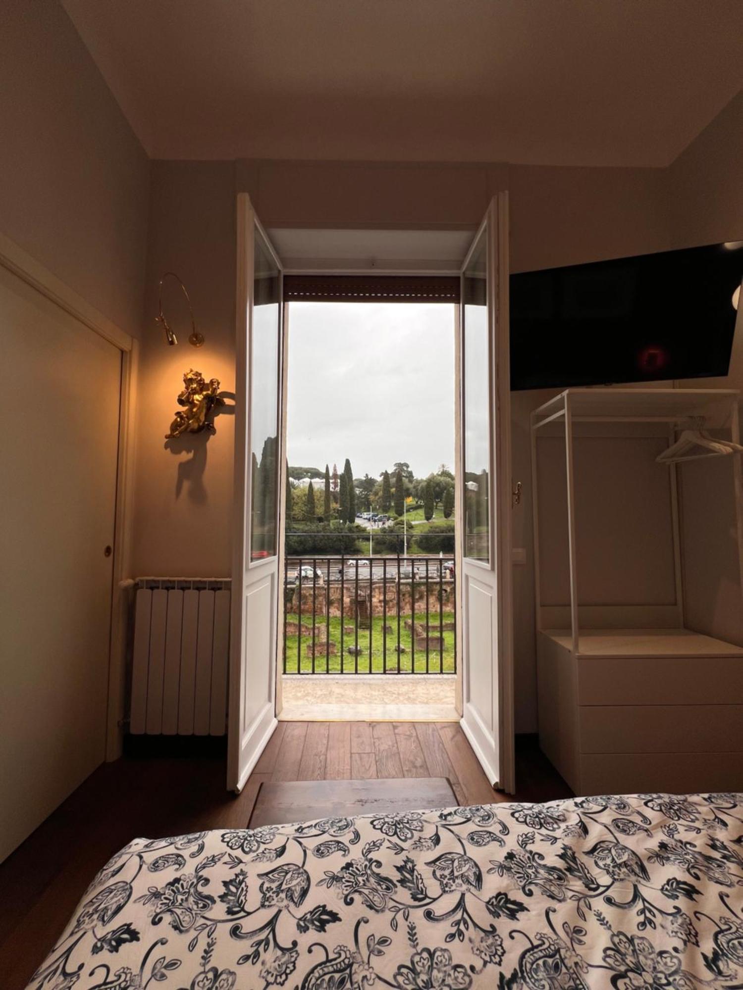 A Casa Di Lu, Al Colosseo - Guest House โรม ภายนอก รูปภาพ